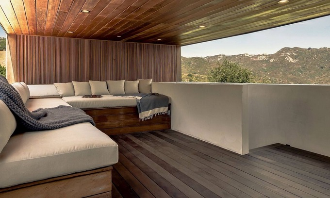 Malibu House | The Corral House Malibu. Relax. Rejuvenate. Create.