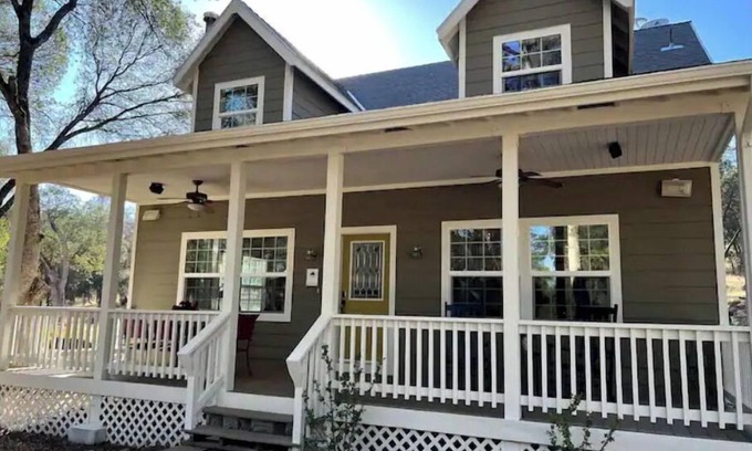 Mariposa House | The Cottage at Creek View Ranch - 30 Acre Escape with Pond, Trails, & Wildlife