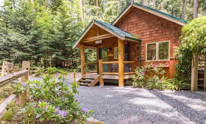 Langley House | The Cottage at Herons Roost by AvantStay