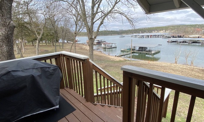 Jenkins House | The Cottage At Hideaway- Lakefront Home