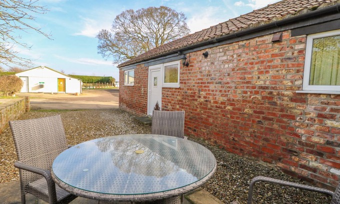 York Cottage | THE COTTAGE AT MANOR FARM, romantic, with a garden in York