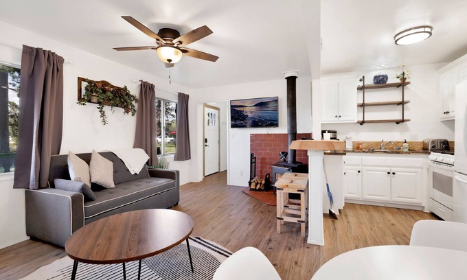Big Bear Hotel | The Cottage at Shay Meadows by Big Bear Vacations
