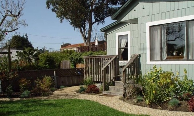 Eastside Santa Cruz Cottage | The Cottage- Fully equipped 1 bdrm house, 2 blks to awesome beach