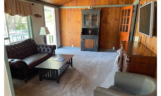 Lakeport Cottage | The Cottage on Sixth