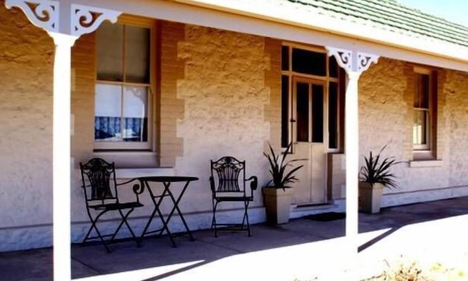 Burgoyne Cottage | The Cottage - Penong