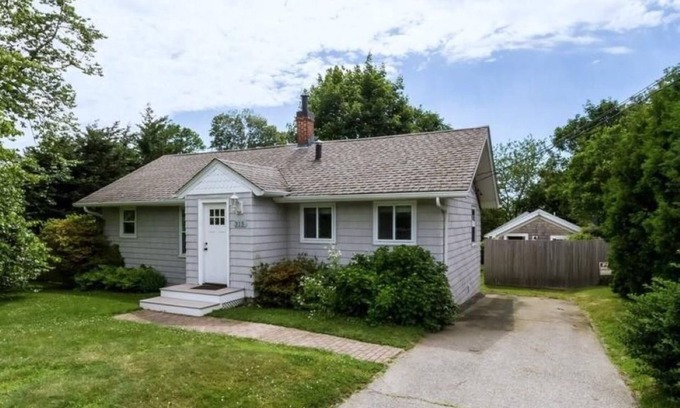 Newport East Cottage | “The Cottages" 3 separate cottages 5 bedrooms