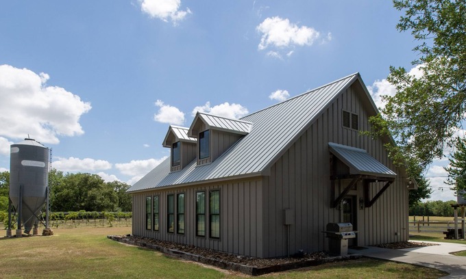 Ledbetter House | The Cottages at Turkey Creek - 'The Cozy Cottage' - 12 minutes from Round Top!