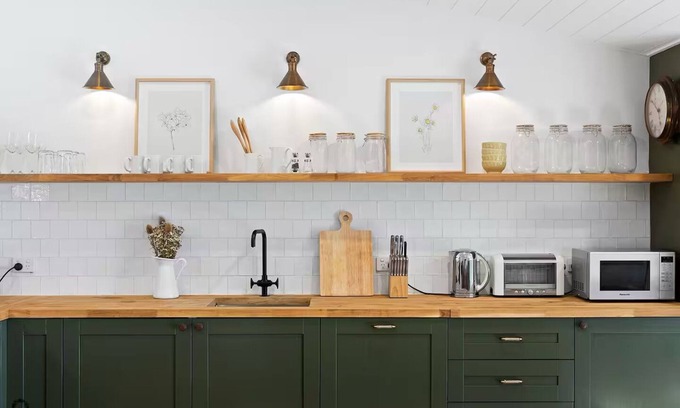 North Richmond Apartment | The Country Apartment - Gorgeous new accommodation on prestige property
