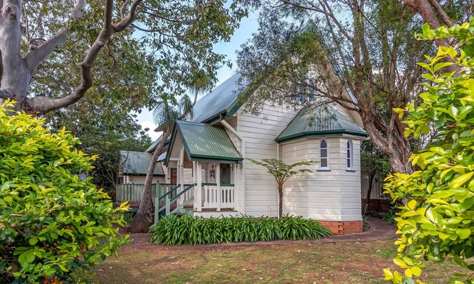 Centenary Heights House | The Country Chapel Bed n Breakfast