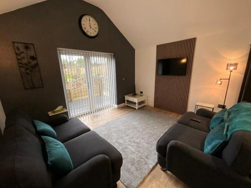 Cheddar Apartment | The Court Yard Apartment