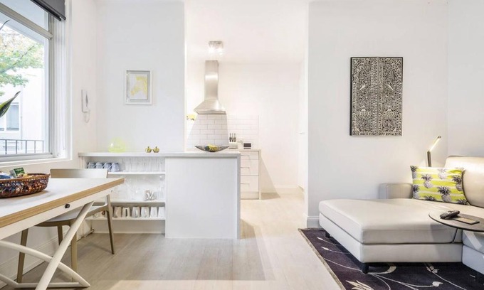 South Yarra Apartment | 'The Courtyard Chateau' Fresh and Modern off Toorak Rd