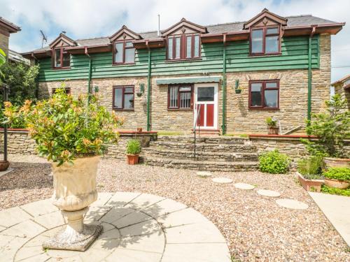 Kington House | The Courtyard