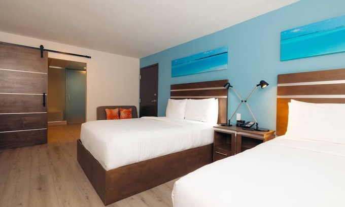Harbor Hotel | The Cove Hotel | 2 Queen Queen Suites w/Firepit, Lounge & Gym Access