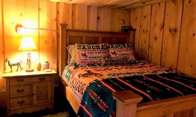 Kanab Cabin | The Cowboy Cabin at the Paria River Ranch
