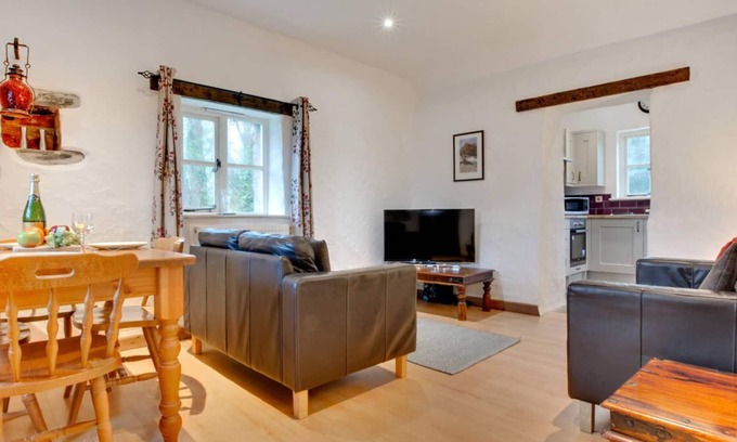 Trefin House | The Cowshed in the beautiful Trefin