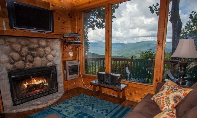 Chatsworth Cabin | The Coyote Bluff Cabin