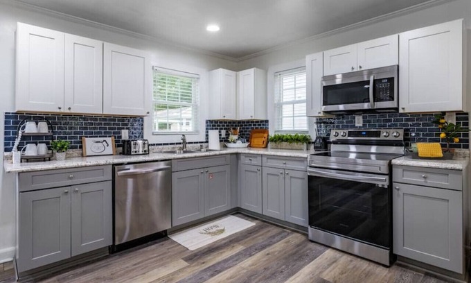 North Charleston Cottage | The Cozy Blue Cottage in Park Circle