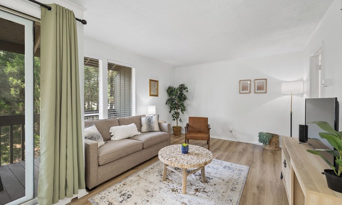 Daphne Condo | The Cozy Condo