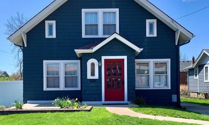 Hamilton House | The Cozy Craftsman ~ Spooky Nook, Miami U, Hospital, 85inTV, Downtown Hamilton