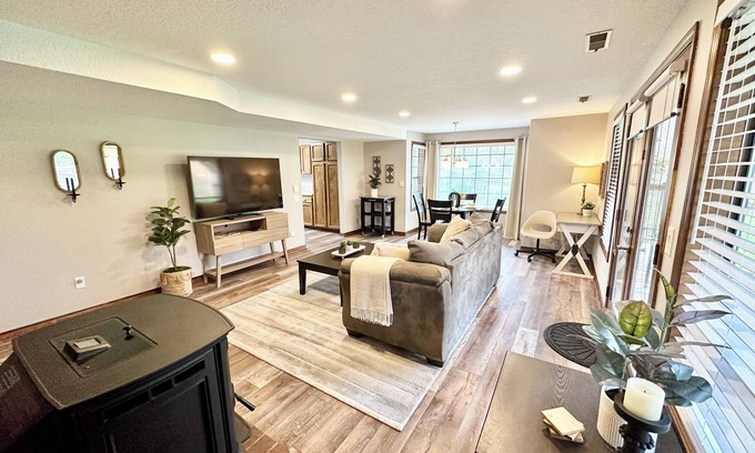 Bull Mountain House | The Cozy Doe Cottage - Stylish 1BR Home