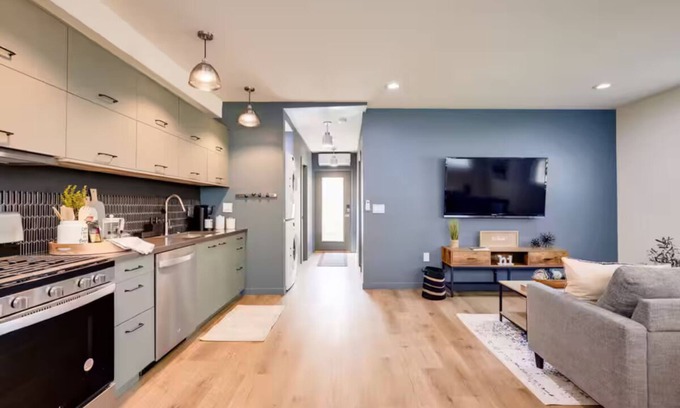 Charter Oak House | The Cozy Flat