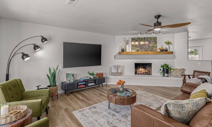 Bentonville House | The COZY OZ · The COZY OZ | Hot Tub, Gas Firepit, Pet Friendly