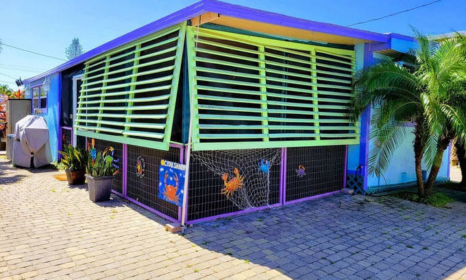 Matlacha House | The Crab Shack - Fully-equipped and Updated 2-bedroom Waterfront Vacation Rental