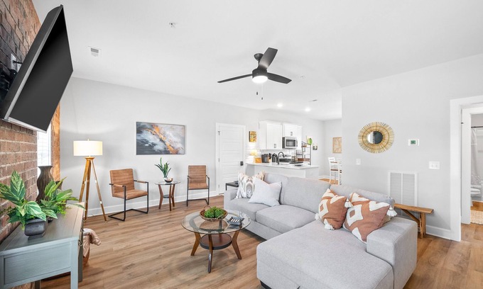 Clarksville Apartment | The Crash Pad at "The Spot" (281 Liberty Pkwy)