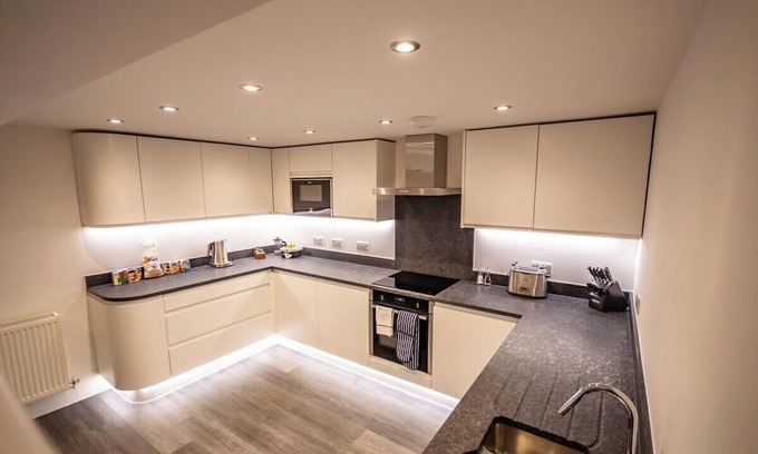 Plymouth Apartment | The Crescent by Pureserviced