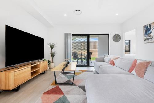 Burpengary East House | The Crest North Harbour Estate Sleeps 8