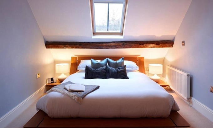 Dolgellau Hotel | The Cross Foxes- Bar Grill and Rooms
