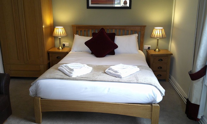 Corwen Bed & Breakfast | The Crown Hotel