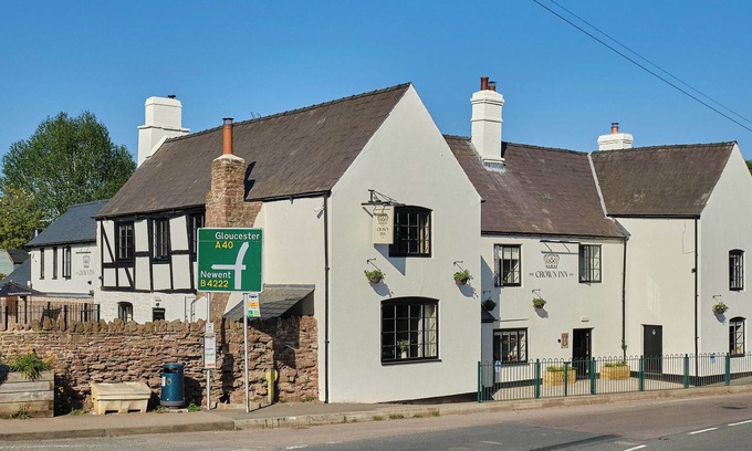 Lea Bed & Breakfast | The Crown Inn