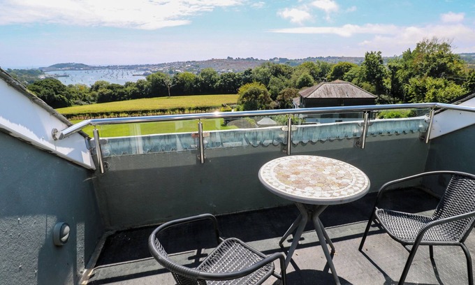 Mylor Cottage | THE CROWS NEST, pet friendly, country holiday cottage in Flushing