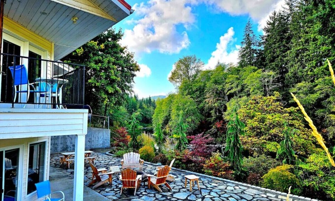 Forks House | The Cullen's Clair de Lune, River-front Estate