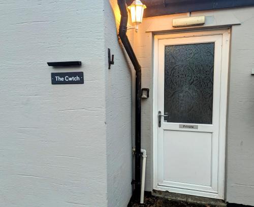 Llangeview Apartment | The Cwtch Flat at The Lodge by Cefn Tilla