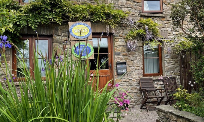 Cwmbach Apartment | The Cwtch, our cosy Shepherd's Hut