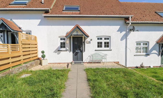 Aberporth Cottage | THE CWTCH, pet friendly, with a garden in Aberporth
