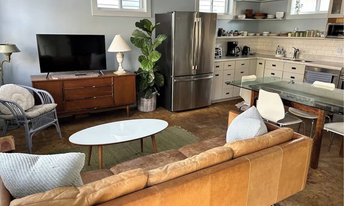 Westside House | The D'Alhana~1BR entire guesthouse in downtown Charleston