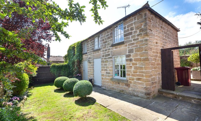 Alfreton Cottage | The Dairy - 2 bedroom property with hot tub