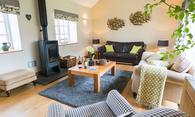 Llanfaethlu Apartment | The Dairy - an on the beach that sleeps 4 guests in 2 bedrooms