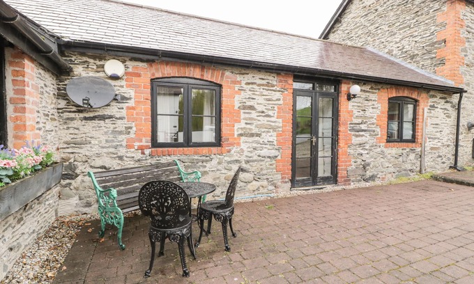 Corwen Cottage | THE DAIRY, pet friendly, character holiday cottage in Carrog
