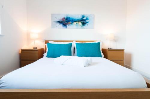 Castle Donington House | The Dakota - next to East Midlands Airport