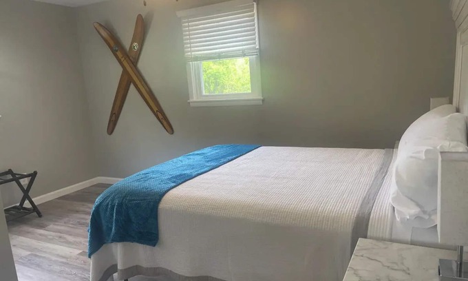 Dowelltown House | The Dam House at Center Hill Lake