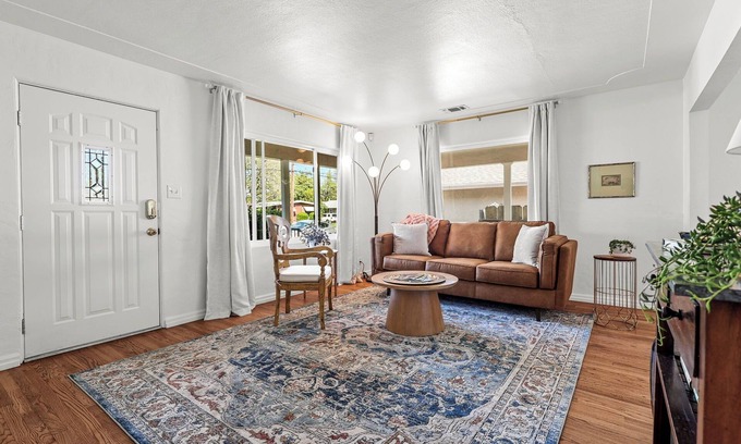 Redding House | The Dandelion House in the Garden Tract Redding, California