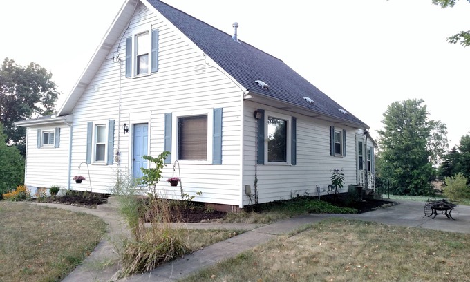 Apple Creek Other | The Dawdi Haus- A Spacious Amish Grandparents Home Completely Updated