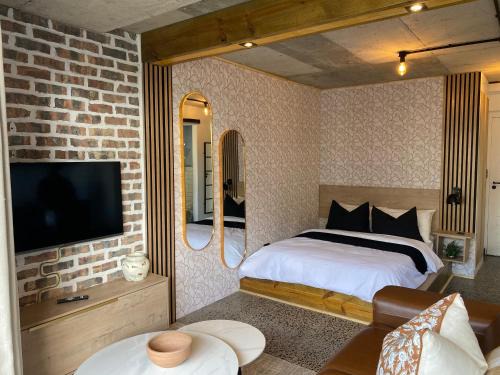 West Beach Apartment | The Decade on White Soil