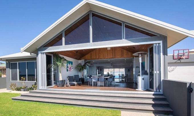 West Busselton House | The Deck House Beachfront in Beautiful Busselton
