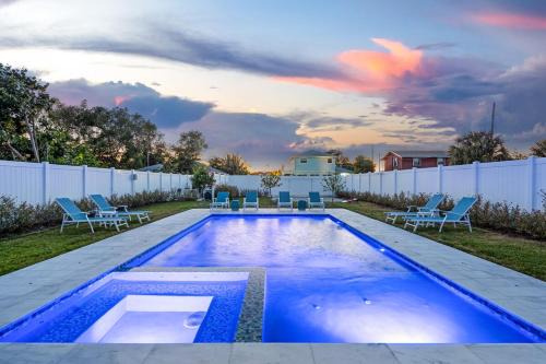 Delray Beach House | The Delray Twin Cottages Retreat 4 bedrooms Heated Pool and Spa Oasis
