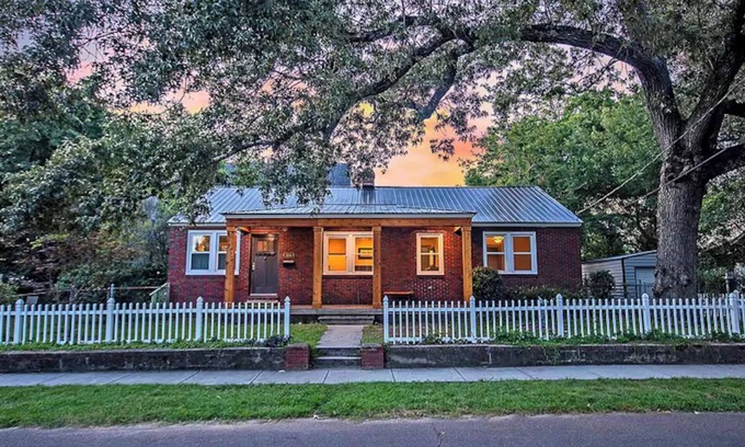 North Charleston House | The Delsey: family home steps away from Park Circle